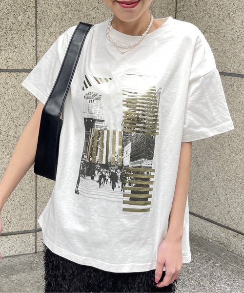 Meli rich(メリーリッチ)の「モノクロビルプリントオーバーサイズT(Tシャツ/カットソー・レディース・ホワイト×シルバー/ホワイト×ゴールド・FREE)」の8枚目の写真