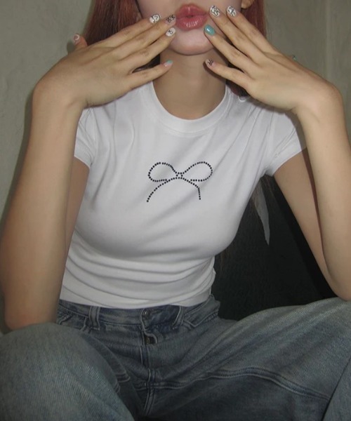 Mela(メラ)の「RIBBON STONE TEE(Tシャツ/カットソー・レディース・ホワイト/ブラック・L/M/S)」の2枚目の写真