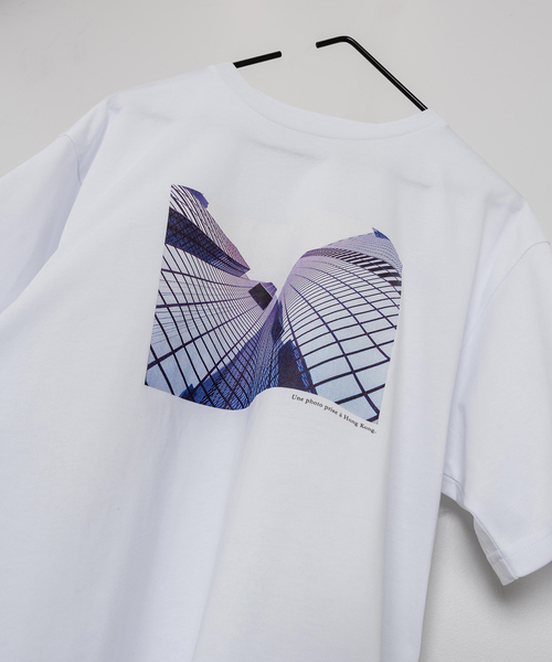 EDIFICE（エディフィス）の「LUI ARAKI 別注 フォト プリント Tシャツ