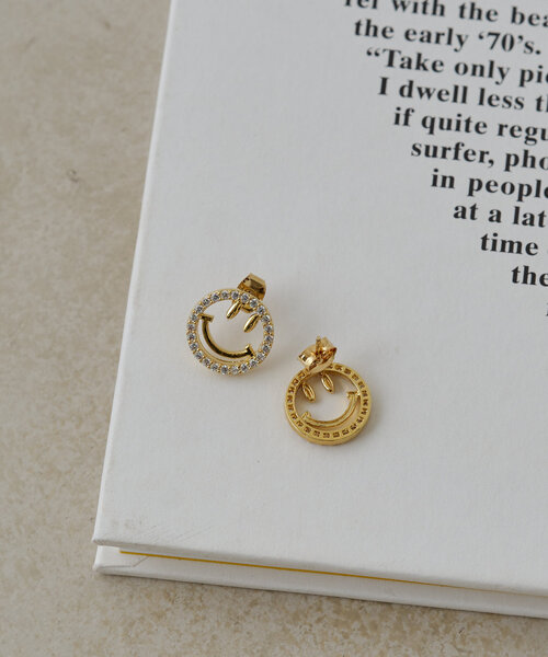 LOUNGEDRESS(ラウンジドレス)の「【GALENA/ガレナ】スマイルピアス(ピアス(両耳用)・レディース・ゴールド・FREE)」の2枚目の写真