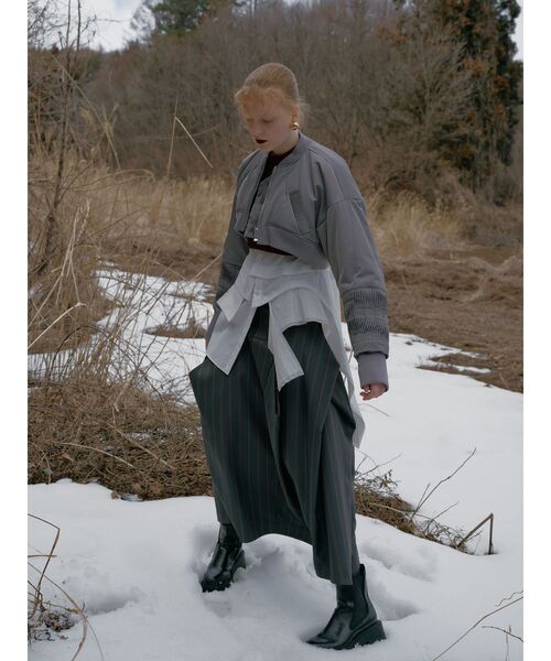 UN3D.（アンスリード）の「MULTI PINSTRIPE TUCK SK / マルチピンストライプタックスカート（スカート・レディース・グレー/ブラック・36/38）」の5枚目の写真