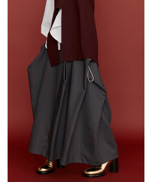 UN3D.（アンスリード）の「MULTI PINSTRIPE TUCK SK / マルチピンストライプタックスカート（スカート・レディース・グレー/ブラック・36/38）」の18枚目の写真