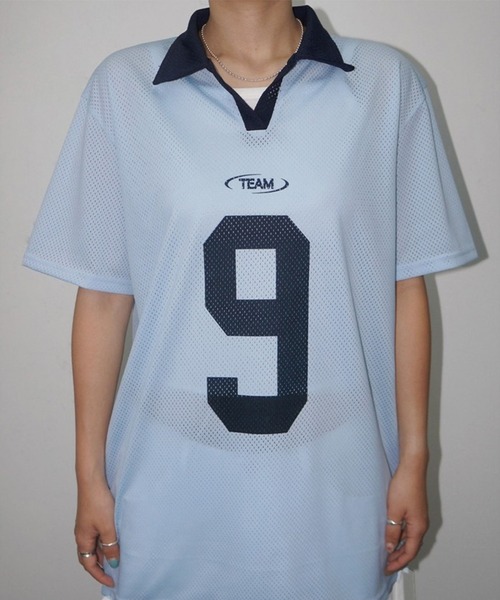 LYEON(リヨン)の「ナンバリングメッシュポロプルオーバー/オーバーサイズメッシュTシャツ/ユニフォームT(Tシャツ/カットソー・レディース・ブルー/オフホワイト・FREE)」の5枚目の写真