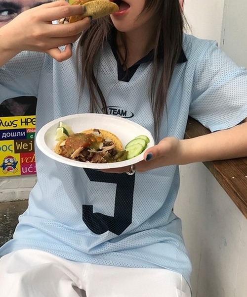 LYEON(リヨン)の「ナンバリングメッシュポロプルオーバー/オーバーサイズメッシュTシャツ/ユニフォームT(Tシャツ/カットソー・レディース・ブルー/オフホワイト・FREE)」の10枚目の写真