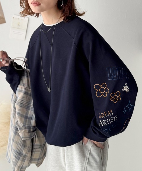 classicalelf(クラシカルエルフ)の「ハンドメイド風刺繍に釘付け。前後2wayランダム袖刺繍裏起毛オーバーサイズスウェット(スウェット・レディース・オートミール/チャコール/杢グレー/ネイビー・SMALL/MEDIUM/LARGE/X-LARGE)」の10枚目の写真