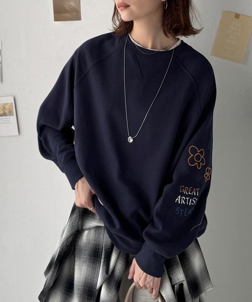 classicalelf(クラシカルエルフ)の「ハンドメイド風刺繍に釘付け。前後2wayランダム袖刺繍裏起毛オーバーサイズスウェット(スウェット・レディース・オートミール/チャコール/杢グレー/ネイビー・SMALL/MEDIUM/LARGE/X-LARGE)」の8枚目の写真