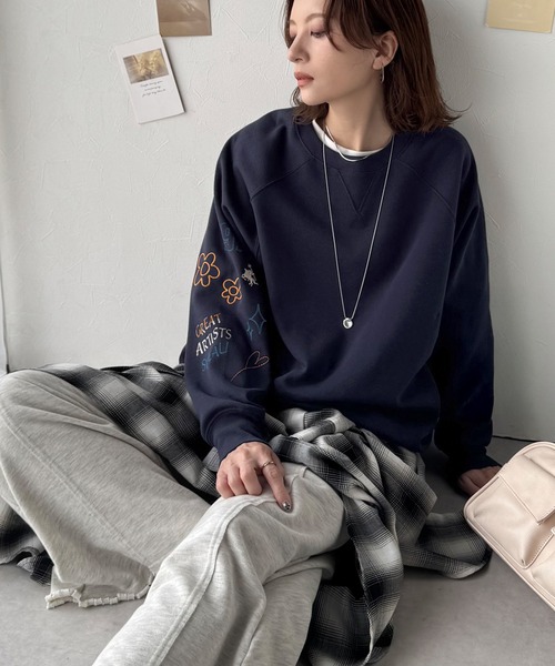 セール】ハンドメイド風刺繍に釘付け。前後2wayランダム袖刺繍裏起毛