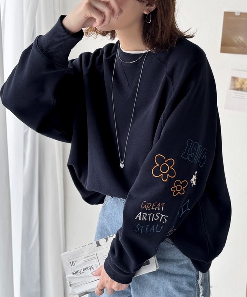 classicalelf(クラシカルエルフ)の「ハンドメイド風刺繍に釘付け。前後2wayランダム袖刺繍裏起毛オーバーサイズスウェット(スウェット・レディース・オートミール/チャコール/杢グレー/ネイビー・SMALL/MEDIUM/LARGE/X-LARGE)」の12枚目の写真