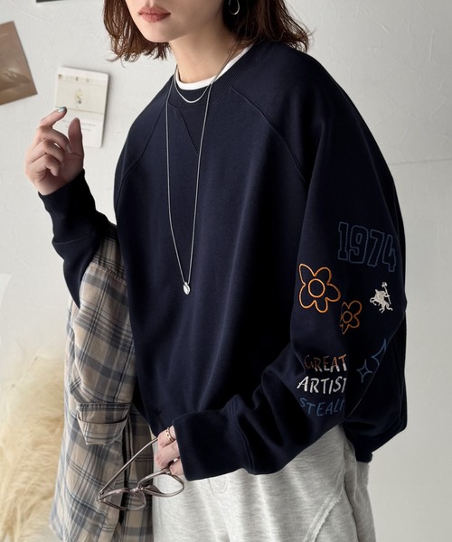 セール】ハンドメイド風刺繍に釘付け。前後2wayランダム袖刺繍裏起毛