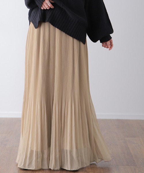 HUG.U(ハグユー)の「裏起毛シフォンロングスカート(スカート・レディース・ダークグリーン/ブラック/ライトベージュ・レギュラー丈/トール丈)」の13枚目の写真