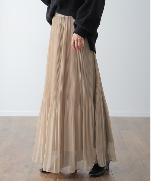 HUG.U(ハグユー)の「裏起毛シフォンロングスカート(スカート・レディース・ダークグリーン/ブラック/ライトベージュ・レギュラー丈/トール丈)」の16枚目の写真