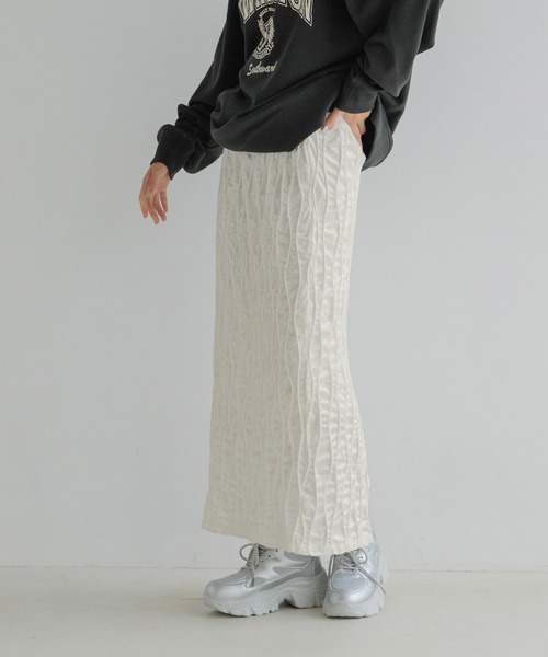 LOWRYS FARM（ローリーズファーム）の「ウネウネベロアスカート 146017（スカート・レディース・アイボリー/ブラック/ブルー・FREE）」の19枚目の写真