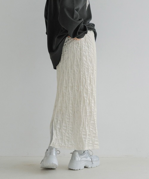 LOWRYS FARM（ローリーズファーム）の「ウネウネベロアスカート 146017（スカート・レディース・アイボリー/ブラック/ブルー・FREE）」の20枚目の写真