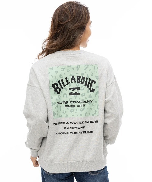 BILLABONG(ビラボン)の「BILLABONG レディース PATTERN LOGO SWEAT C トレーナー 【2024年秋冬モデル】/ビラボンバックスクエアロゴプリントクルーネックトレーナー(スウェット・レディース・ブラック/ブラック系その他/グレー/ベージュ/ホワイト・MEDIUM/LARGE)」の4枚目の写真