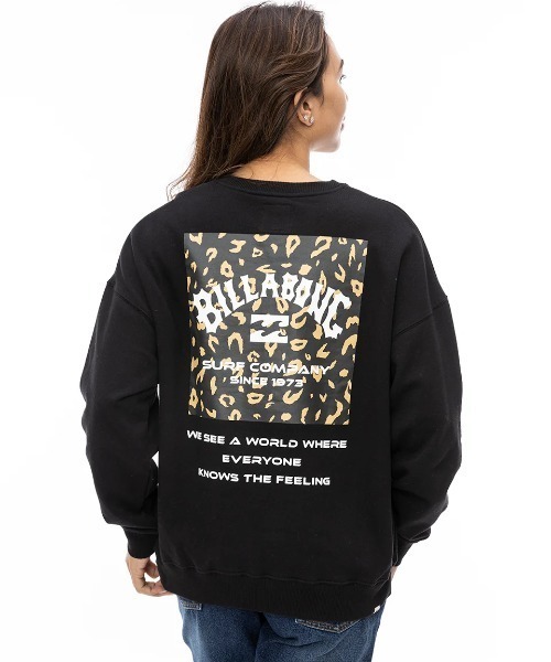 BILLABONG(ビラボン)の「BILLABONG レディース PATTERN LOGO SWEAT C トレーナー 【2024年秋冬モデル】/ビラボンバックスクエアロゴプリントクルーネックトレーナー(スウェット・レディース・ブラック/ブラック系その他/グレー/ベージュ/ホワイト・MEDIUM/LARGE)」の11枚目の写真