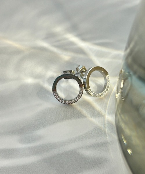 ciite' surgical stainless(シーテサージカルステンレス)の「【 金属アレルギー対応 】 リンクビジューデザインピアス サージカルステンレス (ピアス(両耳用)・レディース・シルバー/ゴールド・FREE)」の2枚目の写真