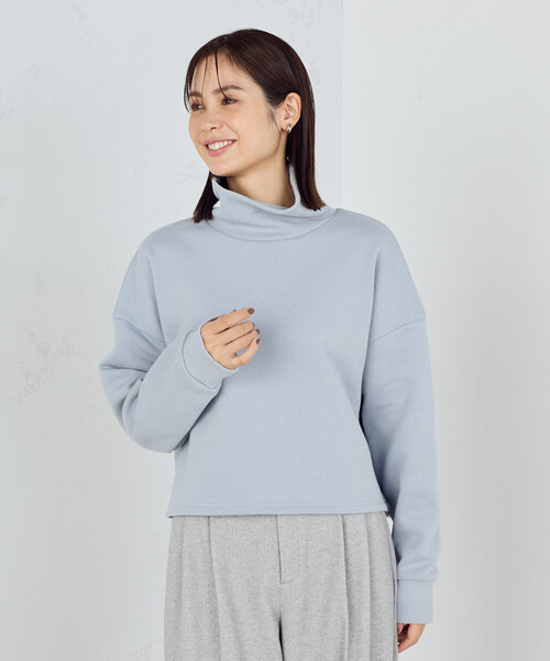 COMME CA ISM（コムサイズム）の「裏起毛　ショート丈　ハイネックトレーナー（スウェット・レディース・グリーン/ベージュ/チャコール/サックスブルー・LARGE/MEDIUM）」の4枚目の写真