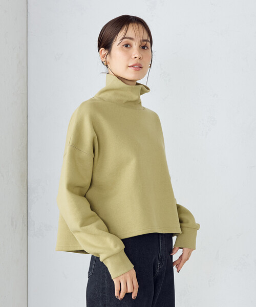 COMME CA ISM（コムサイズム）の「裏起毛　ショート丈　ハイネックトレーナー（スウェット・レディース・グリーン/ベージュ/チャコール/サックスブルー・LARGE/MEDIUM）」の3枚目の写真