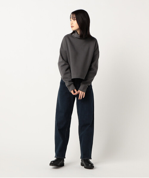 COMME CA ISM（コムサイズム）の「裏起毛　ショート丈　ハイネックトレーナー（スウェット・レディース・グリーン/ベージュ/チャコール/サックスブルー・LARGE/MEDIUM）」の16枚目の写真
