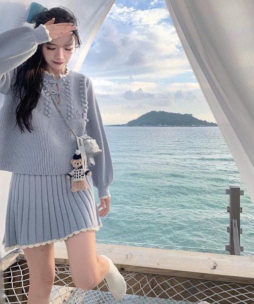 【セール】ヴィンテージスタイル リボン フリル ニットフーディ&プリーツミニスカート セットアップ（セットアップ）｜gossip！ロサンゼルス（ゴシップロサンゼルス）