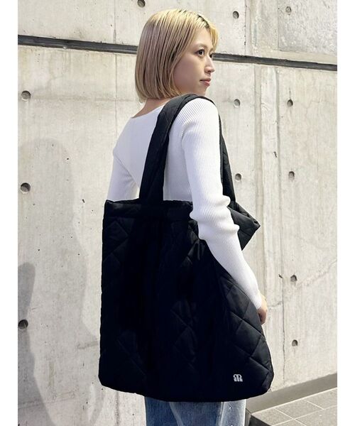 MURUA(ムルーア)の「キルティングロゴトートバッグ(トートバッグ・レディース・アイボリー/グレー/ブラック/ピンク/ダークグリーン/ネイビー・FREE)」の14枚目の写真