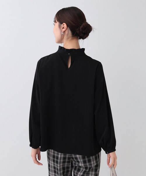 SHOO・LA・RUE（シューラルー）の「【S-3L/洗える/セレモニー】さらり軽やか スタンドカラー フリルブラウス（シャツ/ブラウス・レディース・ナチュラル/オフホワイト/ブラック・01/02/03/04/05）」の9枚目の写真