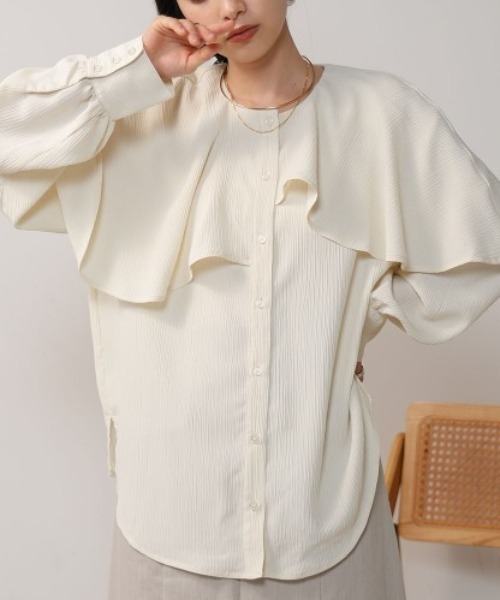 Bab(バブ)の「変形ラッフルスリーブブラウス(シャツ/ブラウス・レディース・ベージュ/ブラック/アイボリー・M)」の2枚目の写真