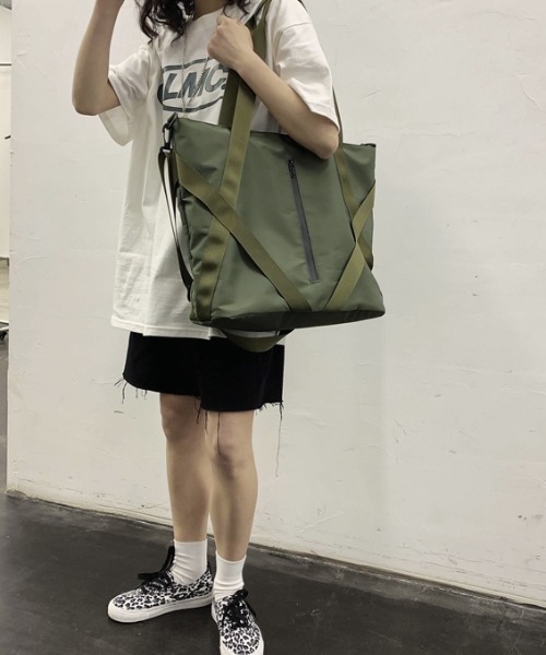 link lot(リンクロット)の「【大容量】2WAYビッグショルダートートバッグ(トートバッグ・メンズ・ブラック/グリーン・F)」の11枚目の写真