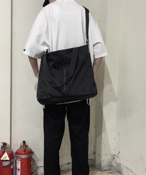 link lot(リンクロット)の「【大容量】2WAYビッグショルダートートバッグ(トートバッグ・メンズ・ブラック/グリーン・F)」の4枚目の写真
