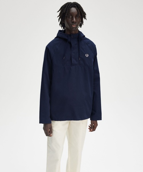 FRED PERRY(フレッドペリー)の「Overhead Smock Jacket/フード付きスモックジャケット(ブルゾン・メンズ・ブルー・S/M/L)」の2枚目の写真