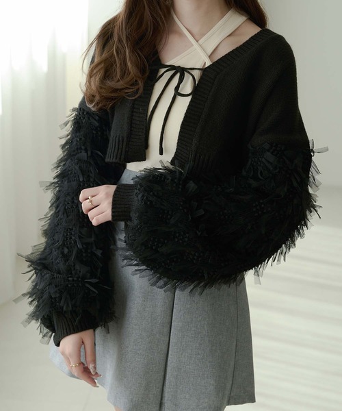 Ambre Neige(アンブルネージュ)の「tulle sleeve ribbon knit cardigan / 袖チュールリボンニットカーディガン(カーディガン/ボレロ・レディース・アイボリー/ブラック・FREE)」の1枚目の写真