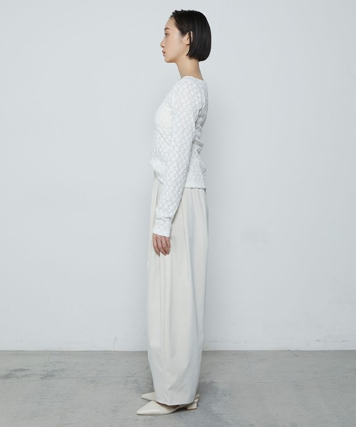 le ELMi（ルエルミ）の「Bustier design brushed lace tops / ビスチェデザイン Uネック 起毛レース カットソー（Tシャツ/カットソー・レディース・レッド/ブラック/アイボリー・FREE）」の6枚目の写真