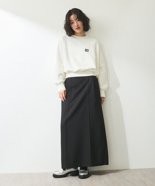 ADAM ET ROPE'(アダムエロペ)の「【WEB限定】・【サステナブル】ロゴパッチスリーブスウェット(スウェット・レディース・チャコールグレー/オフホワイト/ベージュ・FREE)」の4枚目の写真