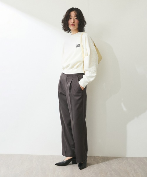 ADAM ET ROPE'(アダムエロペ)の「【WEB限定】・【サステナブル】ロゴパッチスリーブスウェット(スウェット・レディース・チャコールグレー/オフホワイト/ベージュ・FREE)」の6枚目の写真