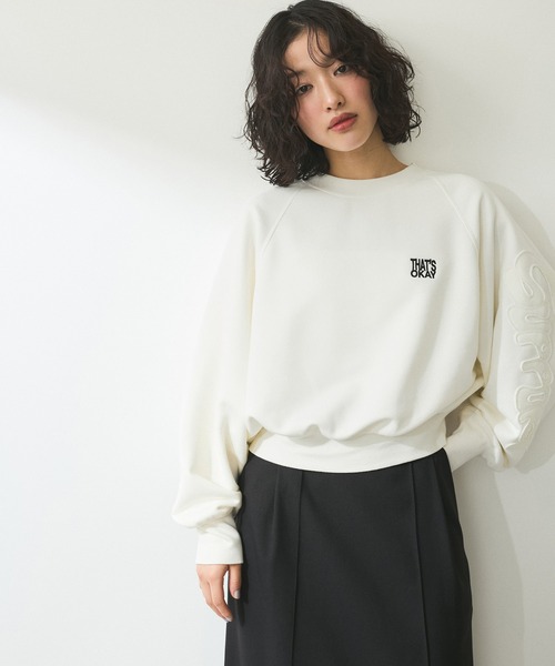 ADAM ET ROPE'(アダムエロペ)の「【WEB限定】・【サステナブル】ロゴパッチスリーブスウェット(スウェット・レディース・チャコールグレー/オフホワイト/ベージュ・FREE)」の11枚目の写真