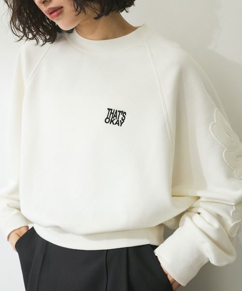 ADAM ET ROPE'(アダムエロペ)の「【WEB限定】・【サステナブル】ロゴパッチスリーブスウェット(スウェット・レディース・チャコールグレー/オフホワイト/ベージュ・FREE)」の13枚目の写真