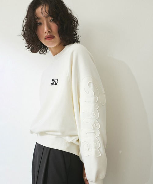 ADAM ET ROPE'(アダムエロペ)の「【WEB限定】・【サステナブル】ロゴパッチスリーブスウェット(スウェット・レディース・チャコールグレー/オフホワイト/ベージュ・FREE)」の14枚目の写真