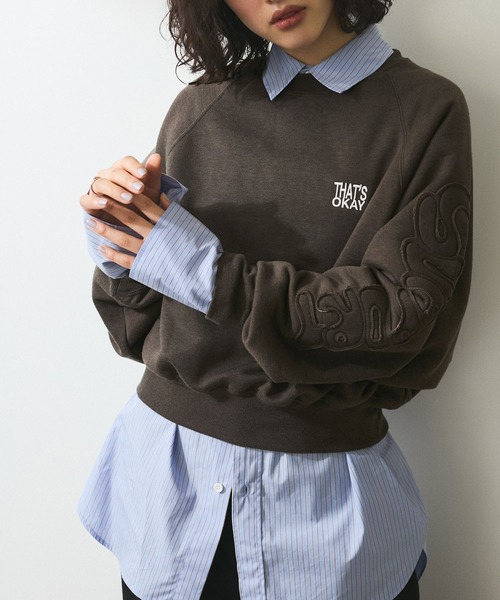 ADAM ET ROPE'(アダムエロペ)の「【WEB限定】・【サステナブル】ロゴパッチスリーブスウェット(スウェット・レディース・チャコールグレー/オフホワイト/ベージュ・FREE)」の18枚目の写真