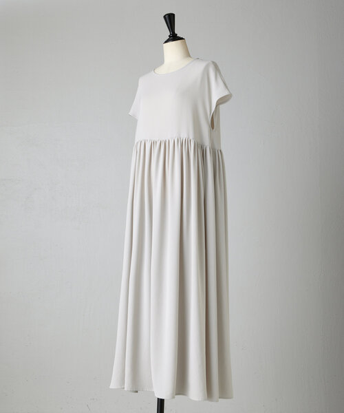 タグ付き　新品未使用　ビアズリー　ギャザーワンピース　ベージュ　シルク BEARDSLEY（ビアズリー）の「《3サイズ展開》ドットギャザー