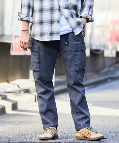 FREAK'S STORE(フリークスストア)の「限定展開 FREAK'S STORE OUTDOORS/フリークスアウトドアーズ スリムフィット イージー カーゴパンツ(カーゴパンツ・メンズ・チャコールグレー/ブラック/オリーブ/ベージュ/ネイビー・SMALL/MEDIUM/LARGE)」の3枚目の写真