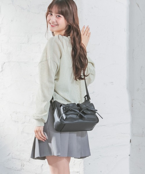 Honeys(ハニーズ)の「リボン付ポケットバッグ(ショルダーバッグ・レディース・レッド/ブラック/ライトベージュ/ブラウン/ホワイト・FREE)」の6枚目の写真