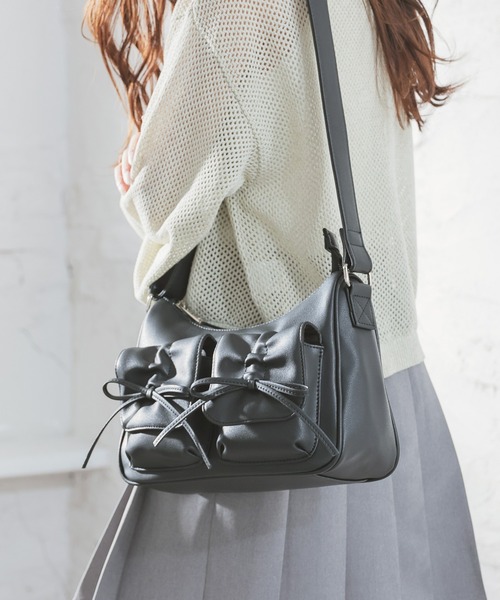 Honeys(ハニーズ)の「リボン付ポケットバッグ(ショルダーバッグ・レディース・レッド/ブラック/ライトベージュ/ブラウン/ホワイト・FREE)」の9枚目の写真