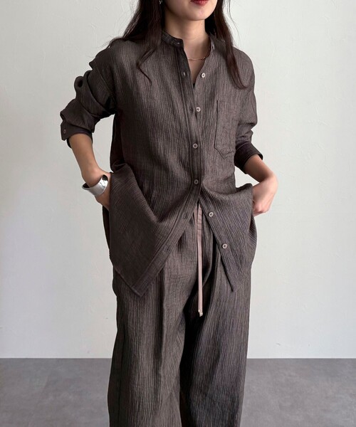 fredy emue（フレディエミュ）の「《セットアップ対応》Shiny creapバンドカラーシャツ（シャツ/ブラウス・レディース・ベージュ/ブラウン・38）」の22枚目の写真