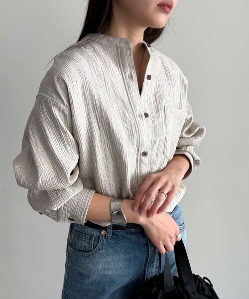 fredy emue（フレディエミュ）の「《セットアップ対応》Shiny creapバンドカラーシャツ（シャツ/ブラウス・レディース・ベージュ/ブラウン・38）」の12枚目の写真