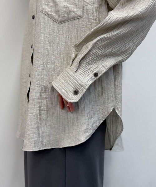 fredy emue（フレディエミュ）の「《セットアップ対応》Shiny creapバンドカラーシャツ（シャツ/ブラウス・レディース・ベージュ/ブラウン・38）」の20枚目の写真