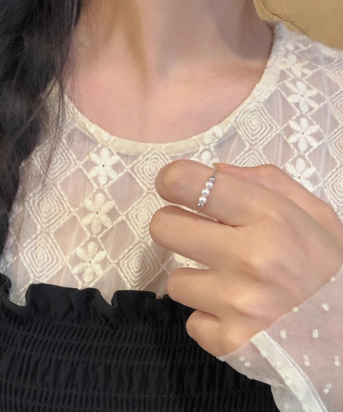 Leja(レジャ)の「【LEJA】パールストーンリング結婚式 パーティードレス 成人式 二次会 同窓会 お呼ばれ オケージョン 20代 30代(リング・レディース・ゴールド/シルバー・FREE)」の3枚目の写真