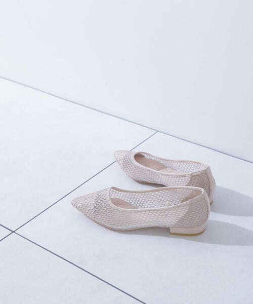 NATURAL BEAUTY BASIC(ナチュラルビューティーベーシック)の「【Oggi掲載】【美人百花掲載】フィッシュネットカッターパンプス(パンプス・レディース・ブラック/ベージュ・SMALL/MEDIUM/LARGE)」の1枚目の写真