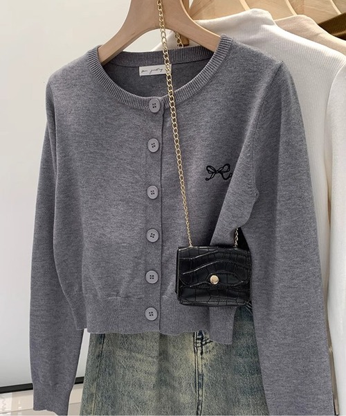 AMAJI(アマジ)の「リボン刺繍カーディガン(カーディガン/ボレロ・レディース・グレー/レッド/ブルー/ブラック・FREE)」の6枚目の写真