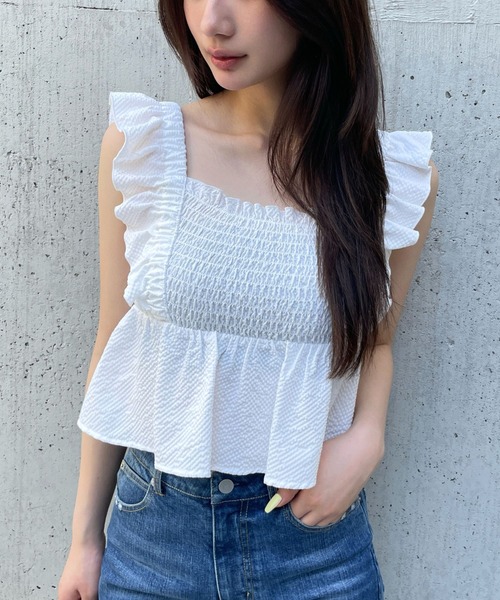 FOREVER 21（フォーエバー トゥエンティーワン）の「【2025SS】フリルコンパクトシャーリングブラウス（Tシャツ/カットソー・レディース・ブラック/ブルー/チェック/ホワイト・FREE）」の2枚目の写真