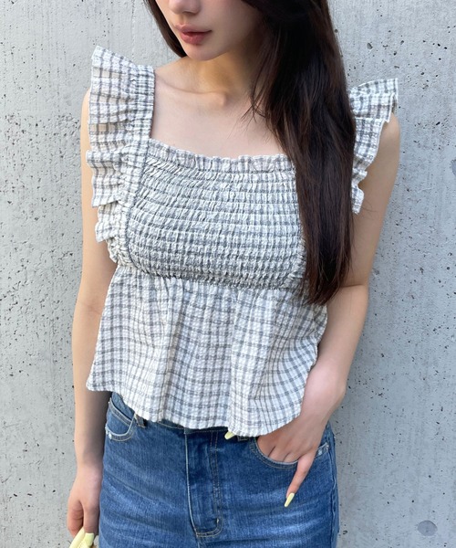 FOREVER 21（フォーエバー トゥエンティーワン）の「【2025SS】フリルコンパクトシャーリングブラウス（Tシャツ/カットソー・レディース・ブラック/ブルー/チェック/ホワイト・FREE）」の4枚目の写真